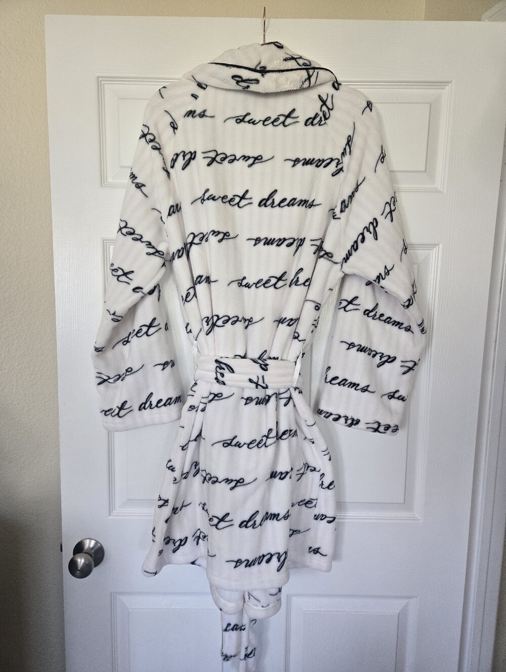 NWT Victoria's Secret Bathrobe, M/L - Picture 2 of 8